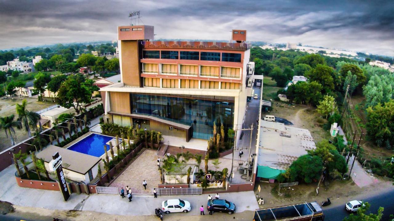 Jalashray Resort Nadiad Экстерьер фото